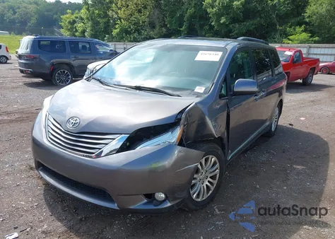 2017 Toyota Sienna Xle Premium 8 Passenger z USA, uszkodzony, nr VIN 5TDYZ3DC5HS891362
